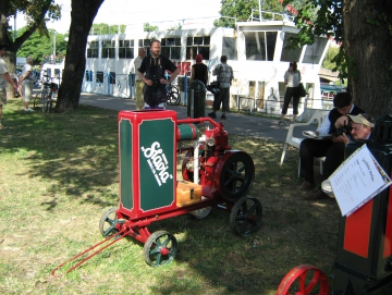 2009 Parostroje na nábřeží