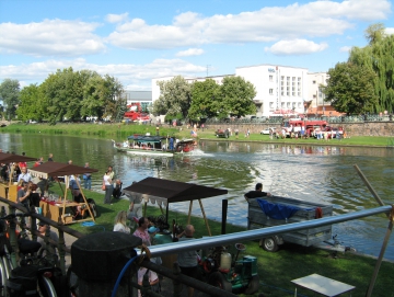 2009 Parostroje na nábřeží