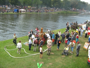 2009 Parostroje na nábřeží