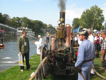 2009 Parostroje na nábřeží